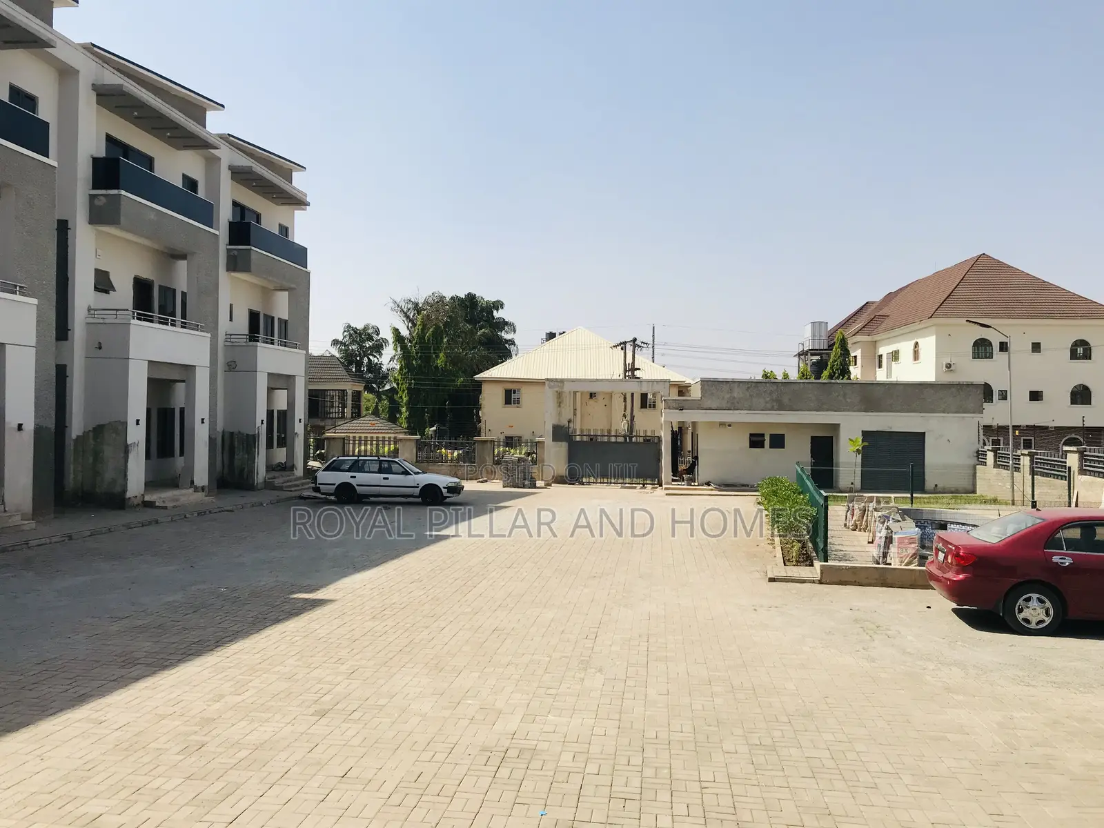 5bdrm Duplex in Durumi for sale