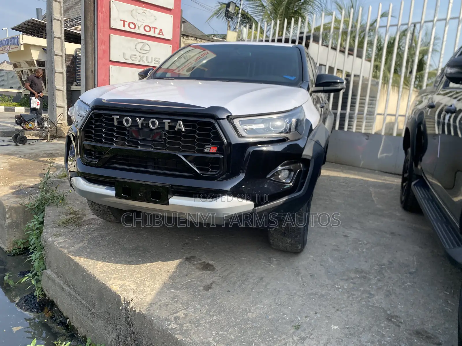 New Toyota Hilux 2023 Black