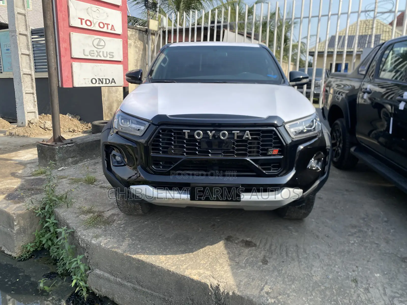 New Toyota Hilux 2023 Black