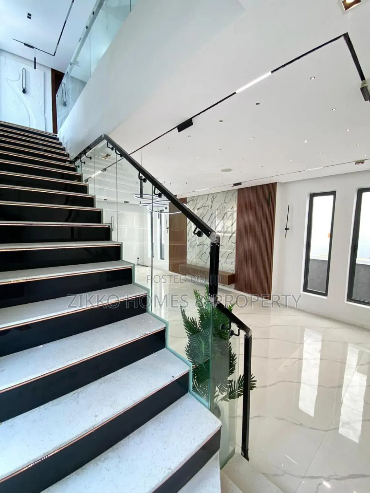 5bdrm Duplex in Ikota for sale