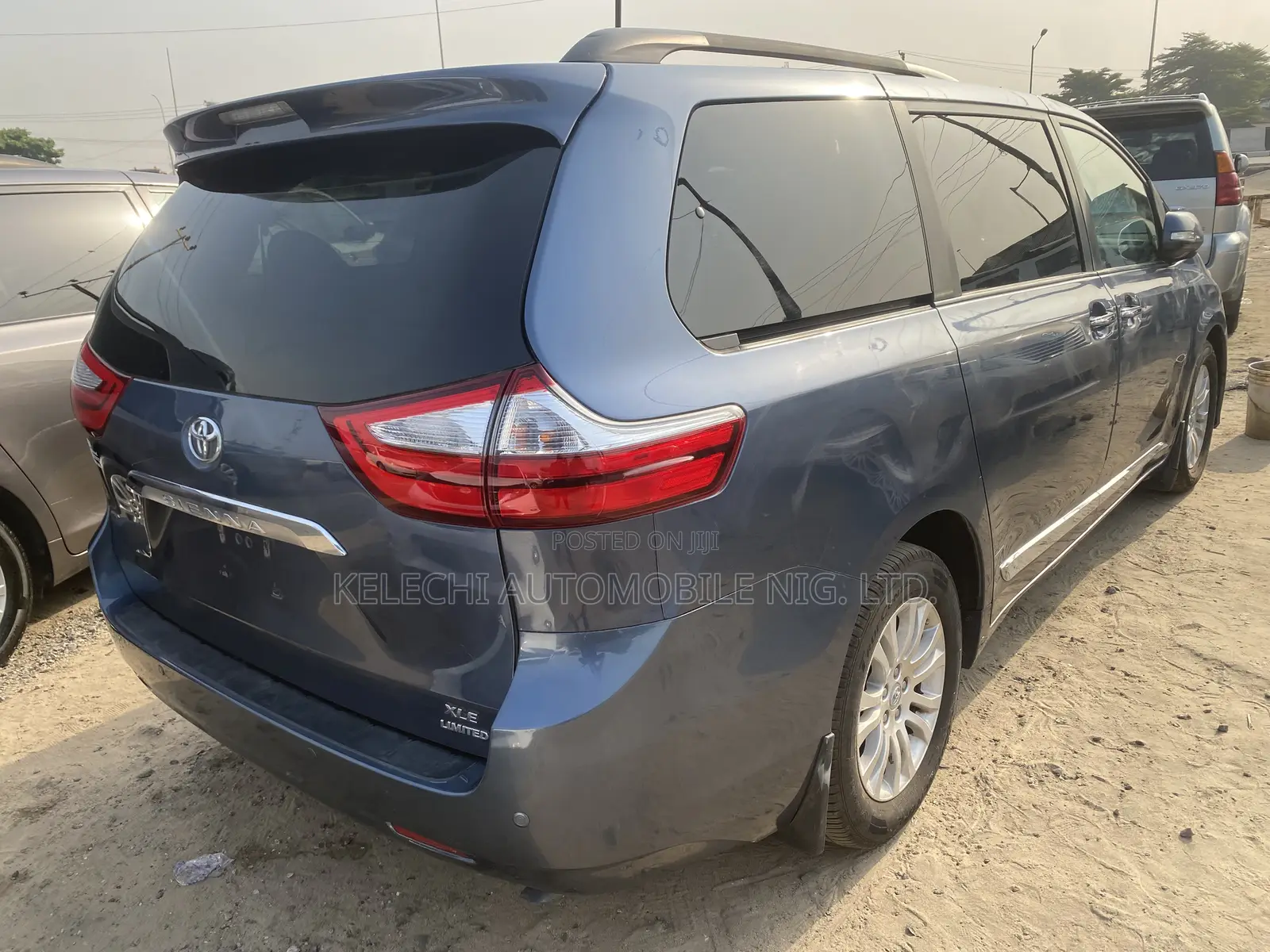 Toyota Sienna 2017 Blue