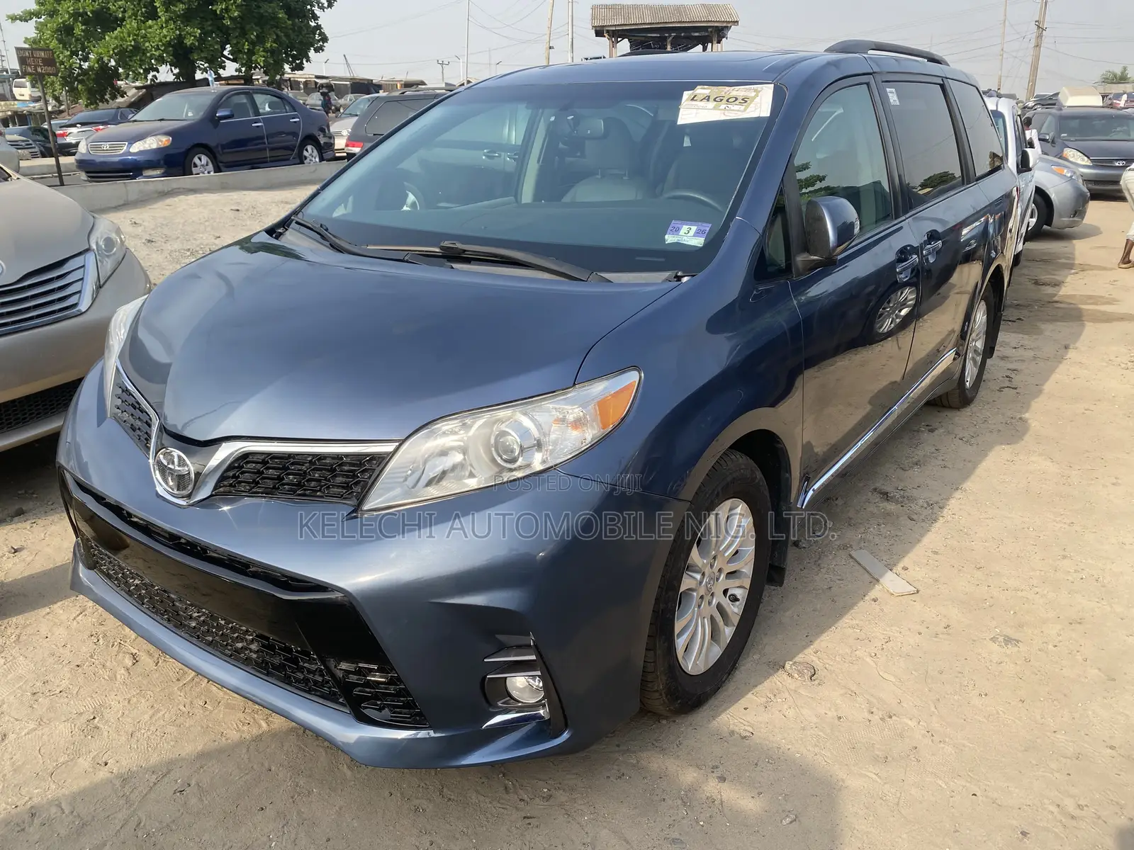 Toyota Sienna 2017 Blue