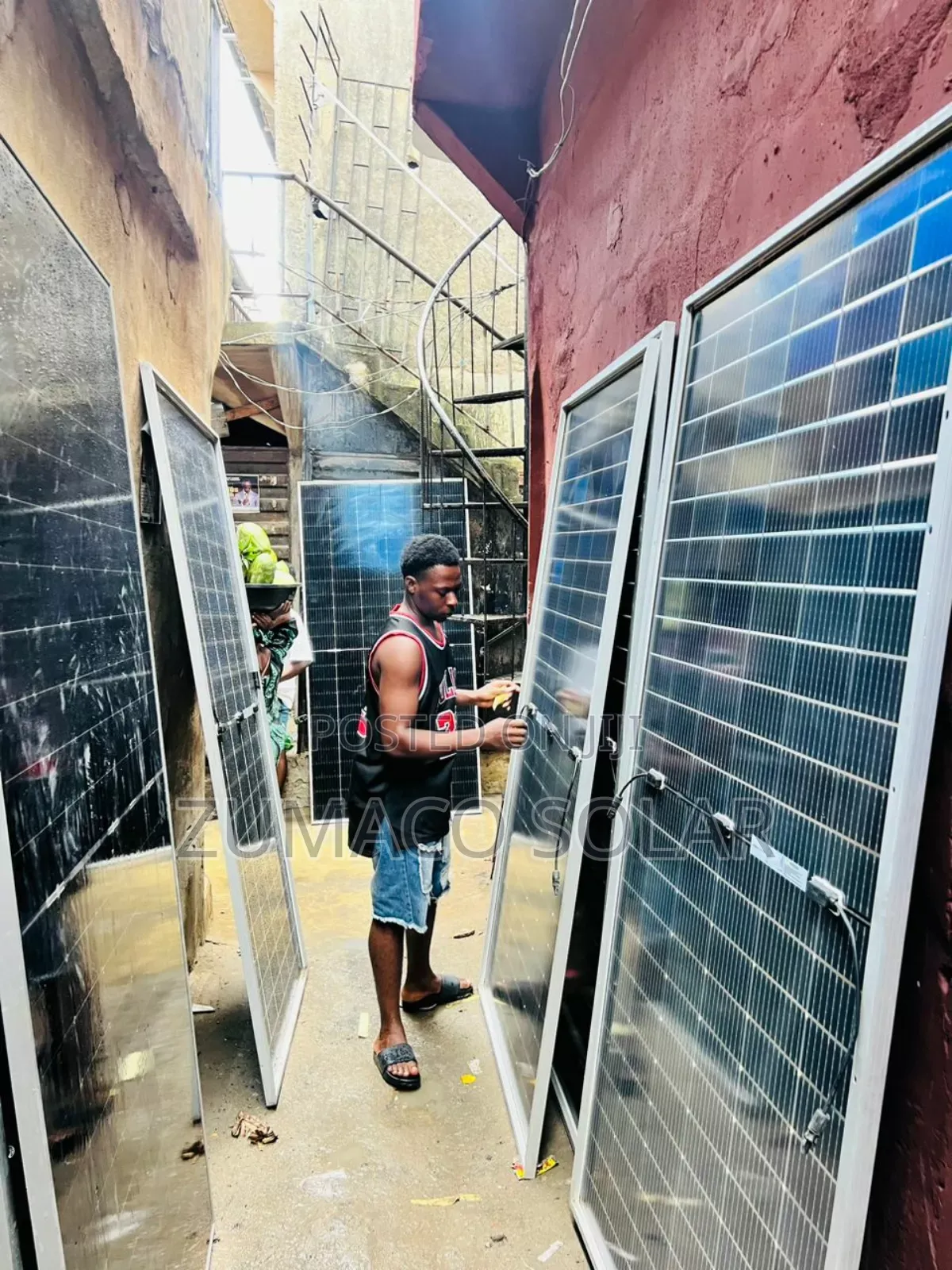 High Standard 700w Solar Panel