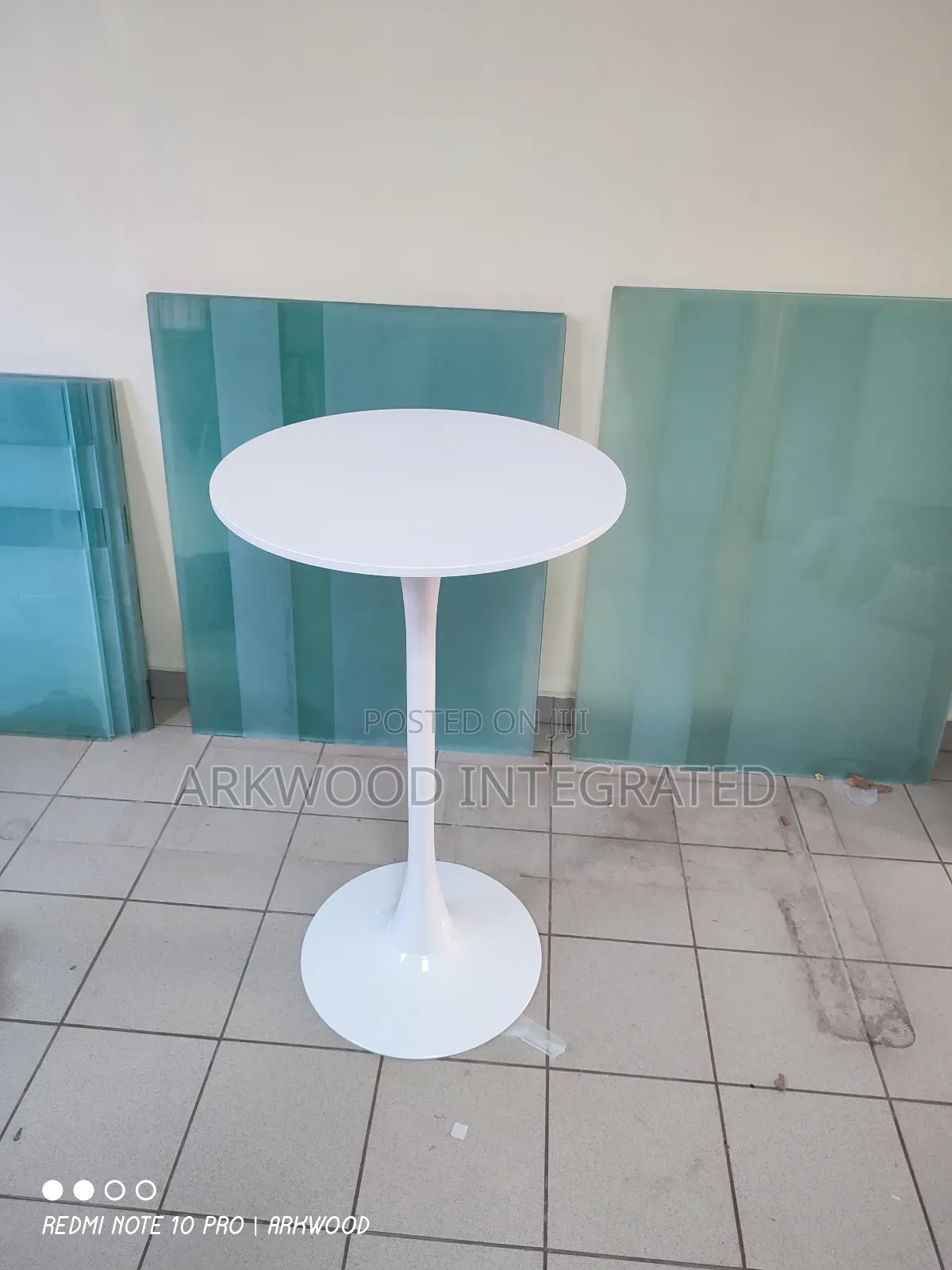 Round Bar/Corktail Table