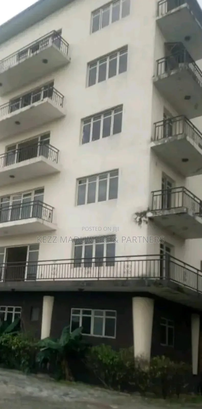 20bdrm Block of Flats in New Gra , Port for sale