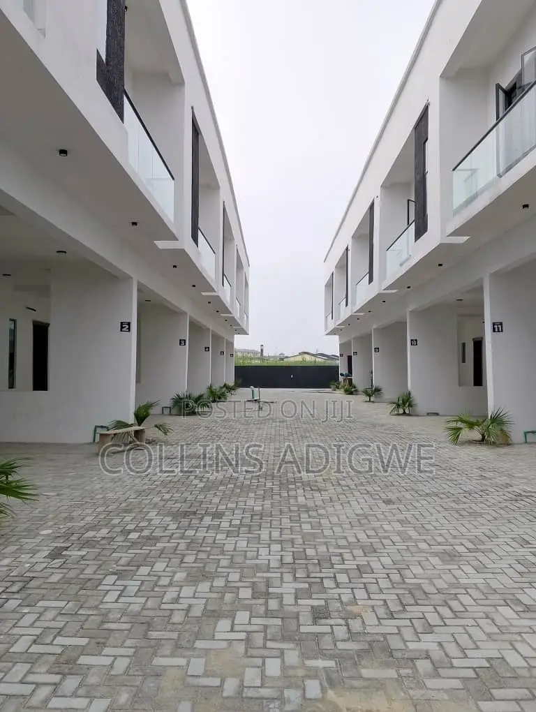 4bdrm Duplex in Vgc for sale