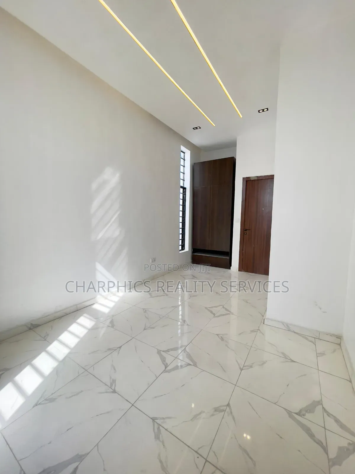 4bdrm Duplex in Ikota for sale