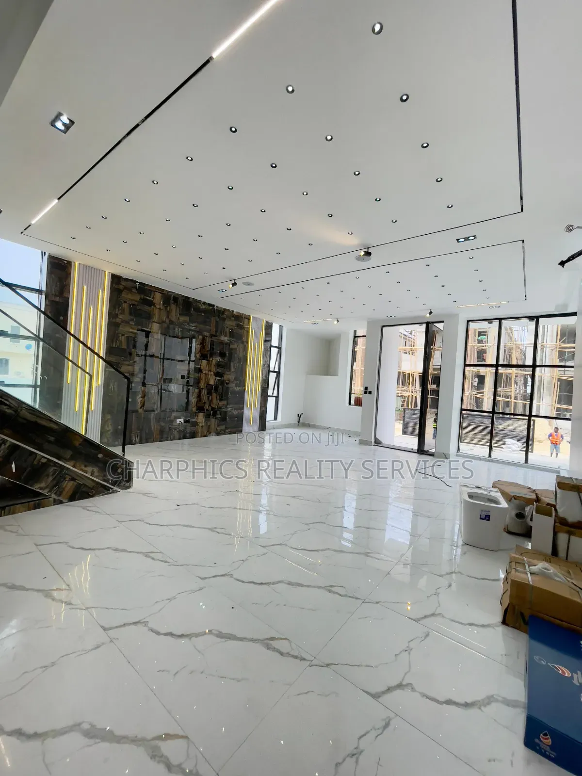 5bdrm Duplex in Chevron for sale