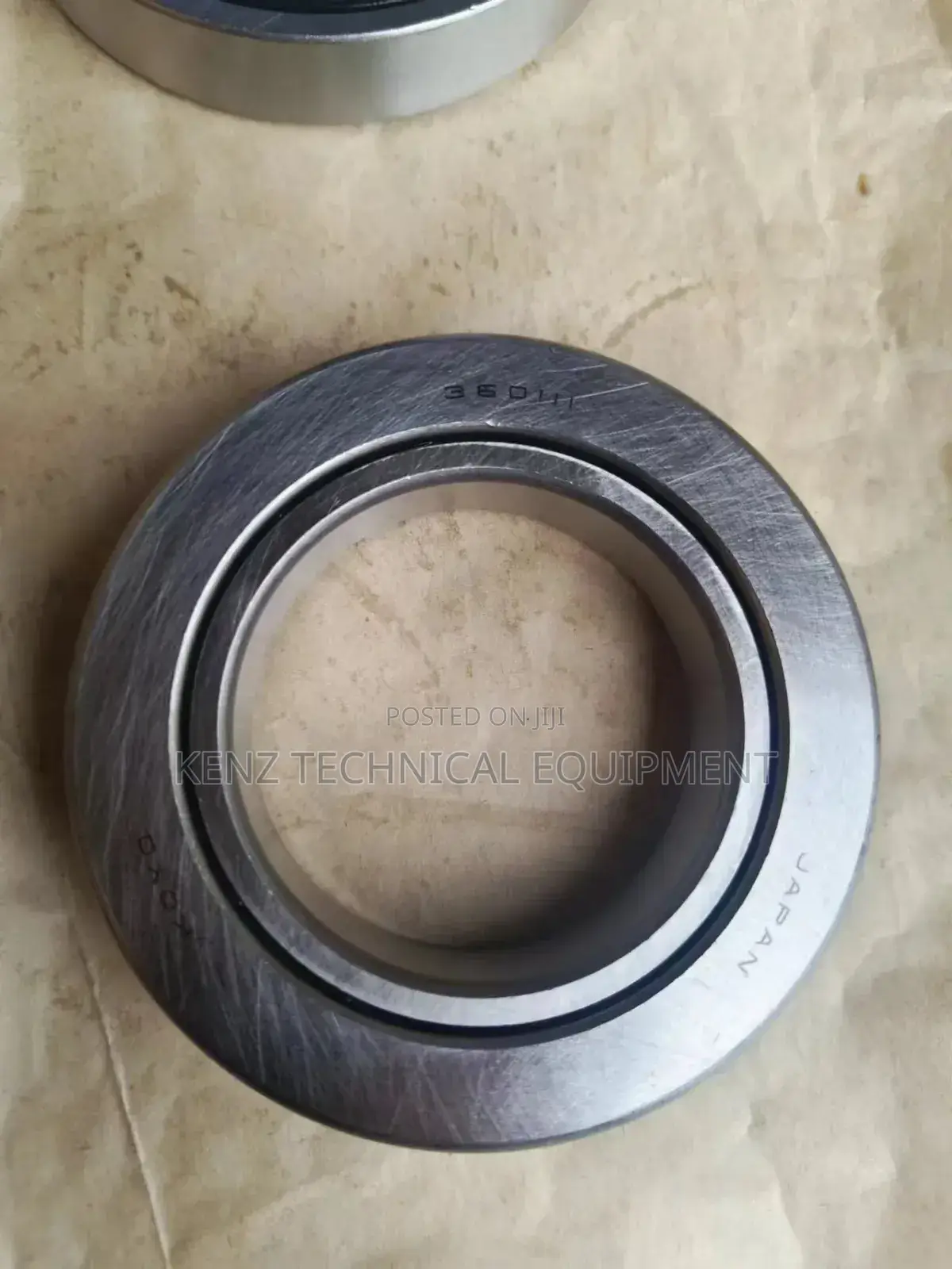360111 Clutch Moon