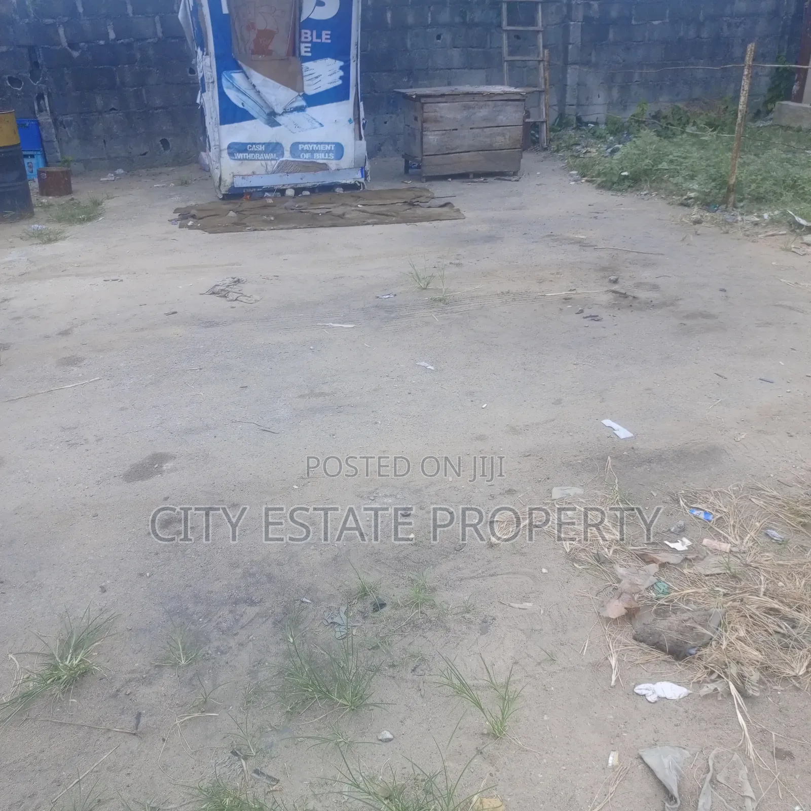 One Plot of Land Fenced Round for Commercial Usage for Lease