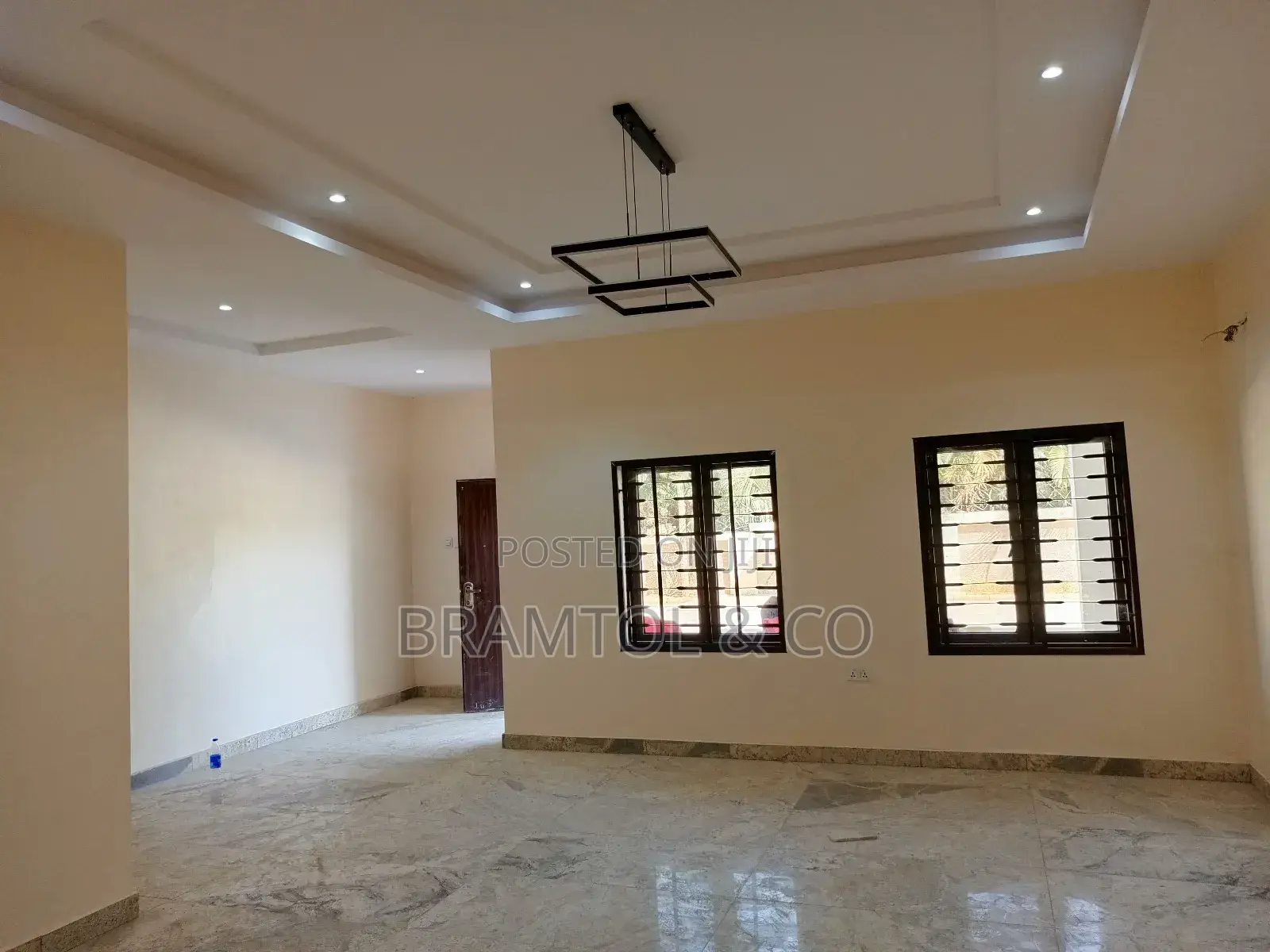 5bdrm Townhouse / Terrace in Wuye for rent