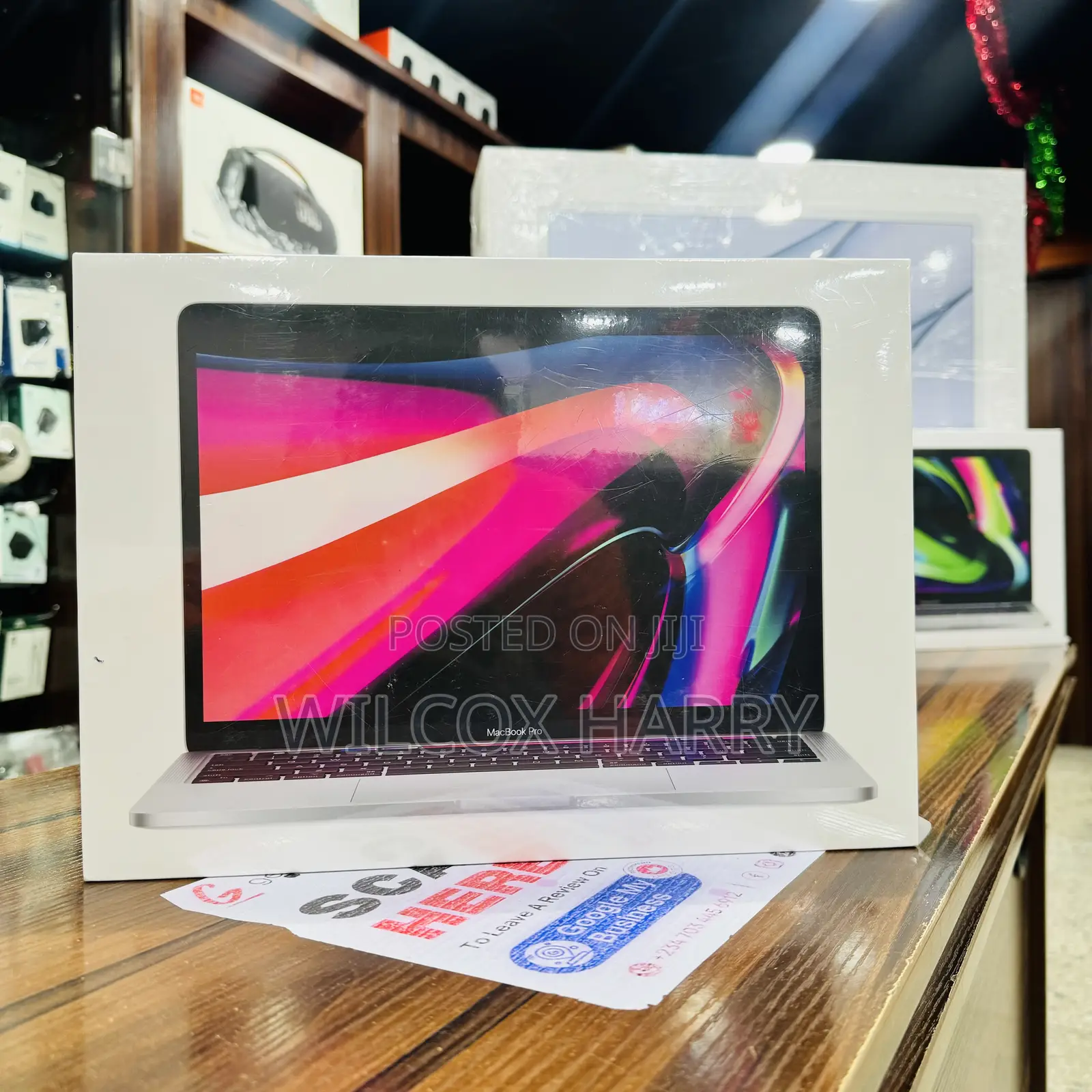 New Laptop Apple MacBook Pro 2022 M2 8GB Apple M2 SSD 256GB