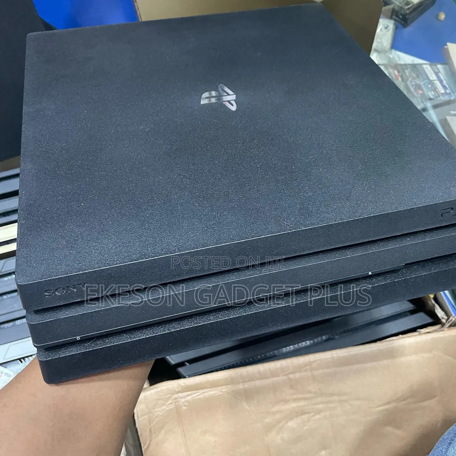 Uk Used Ps4 Pro 1tb With 1 Pad and Complete Accessories