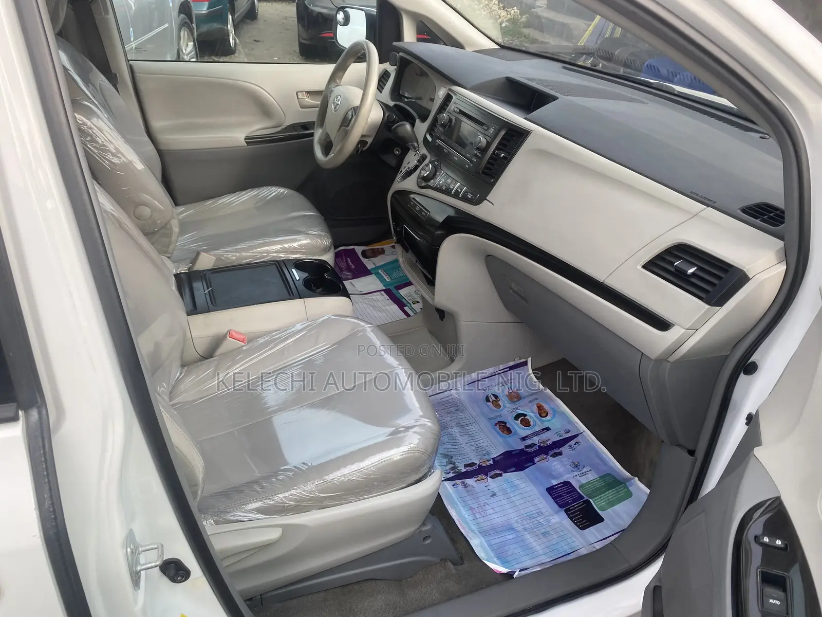 Toyota Sienna LE AWD 7-Passenger 2013 White