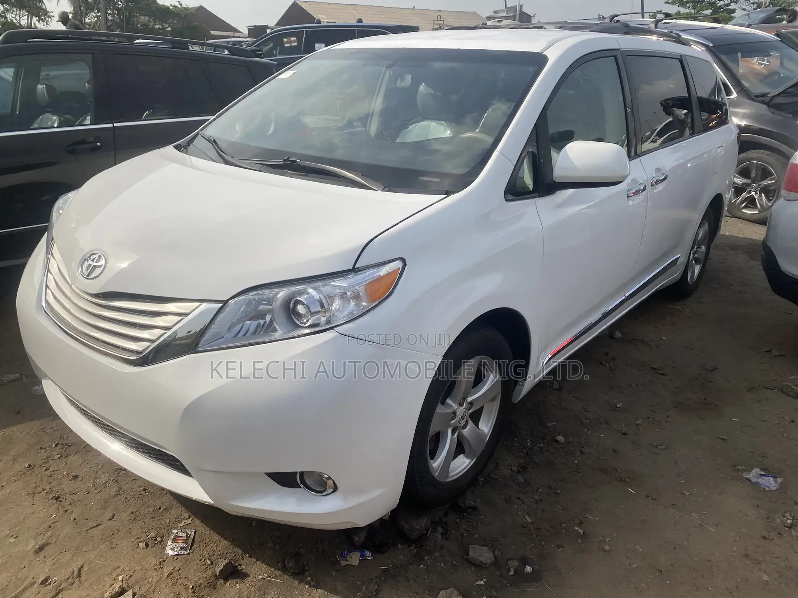 Toyota Sienna LE AWD 7-Passenger 2013 White