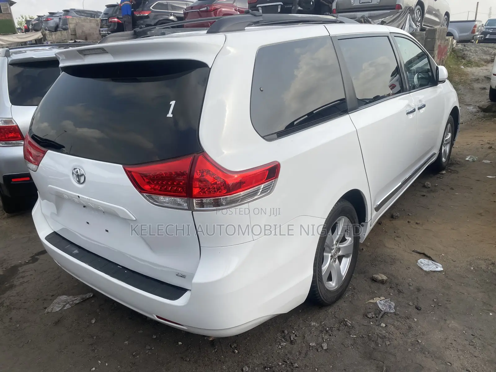 Toyota Sienna LE AWD 7-Passenger 2013 White