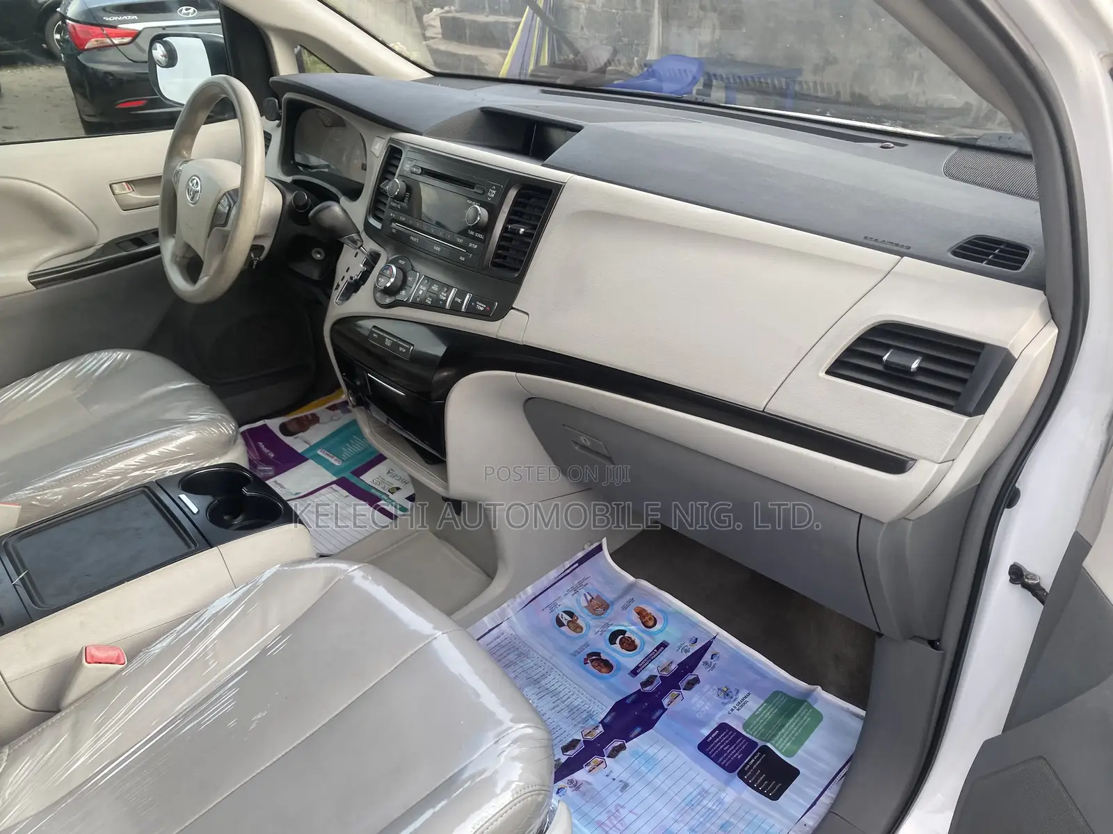 Toyota Sienna LE AWD 7-Passenger 2013 White