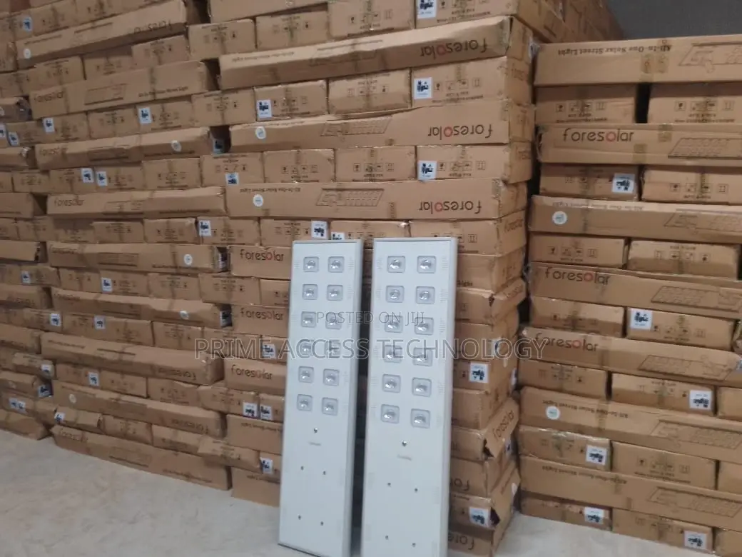 High Quality 12 Eyes. Integrated AIO Solar Street Light