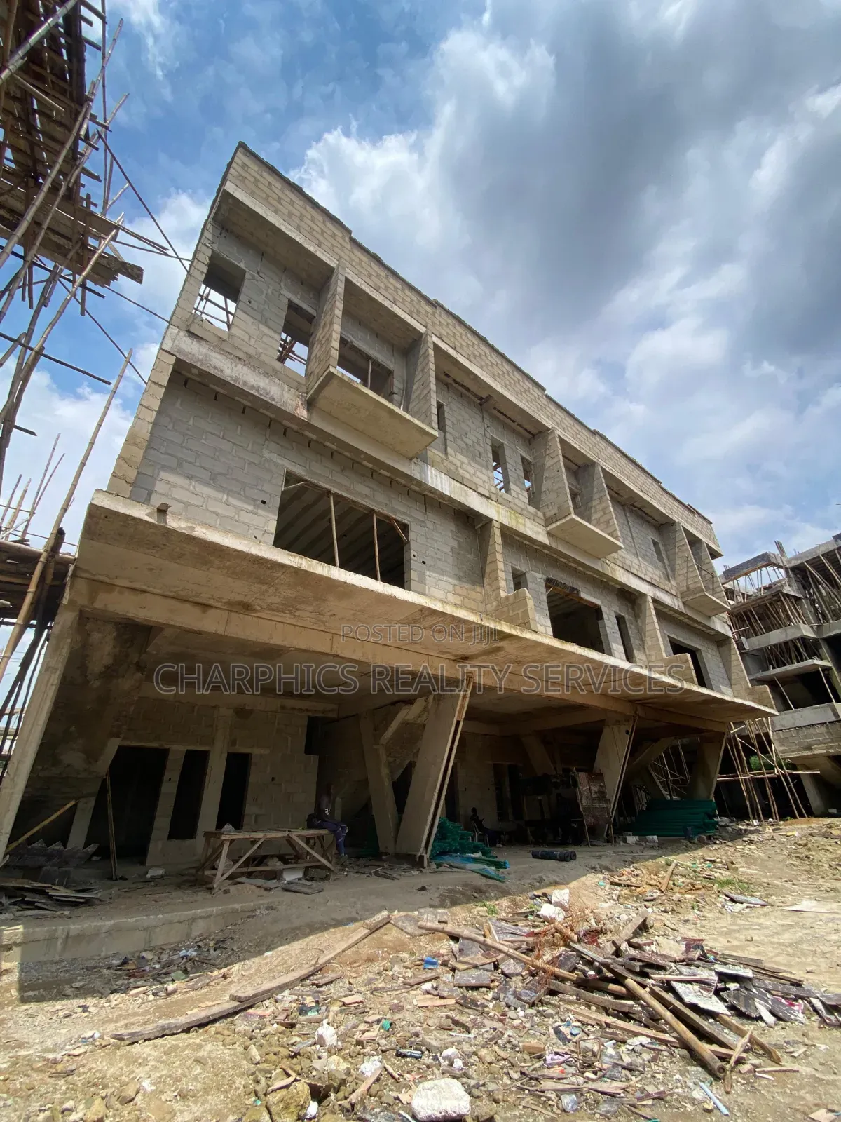 4bdrm Duplex in Yaba for sale