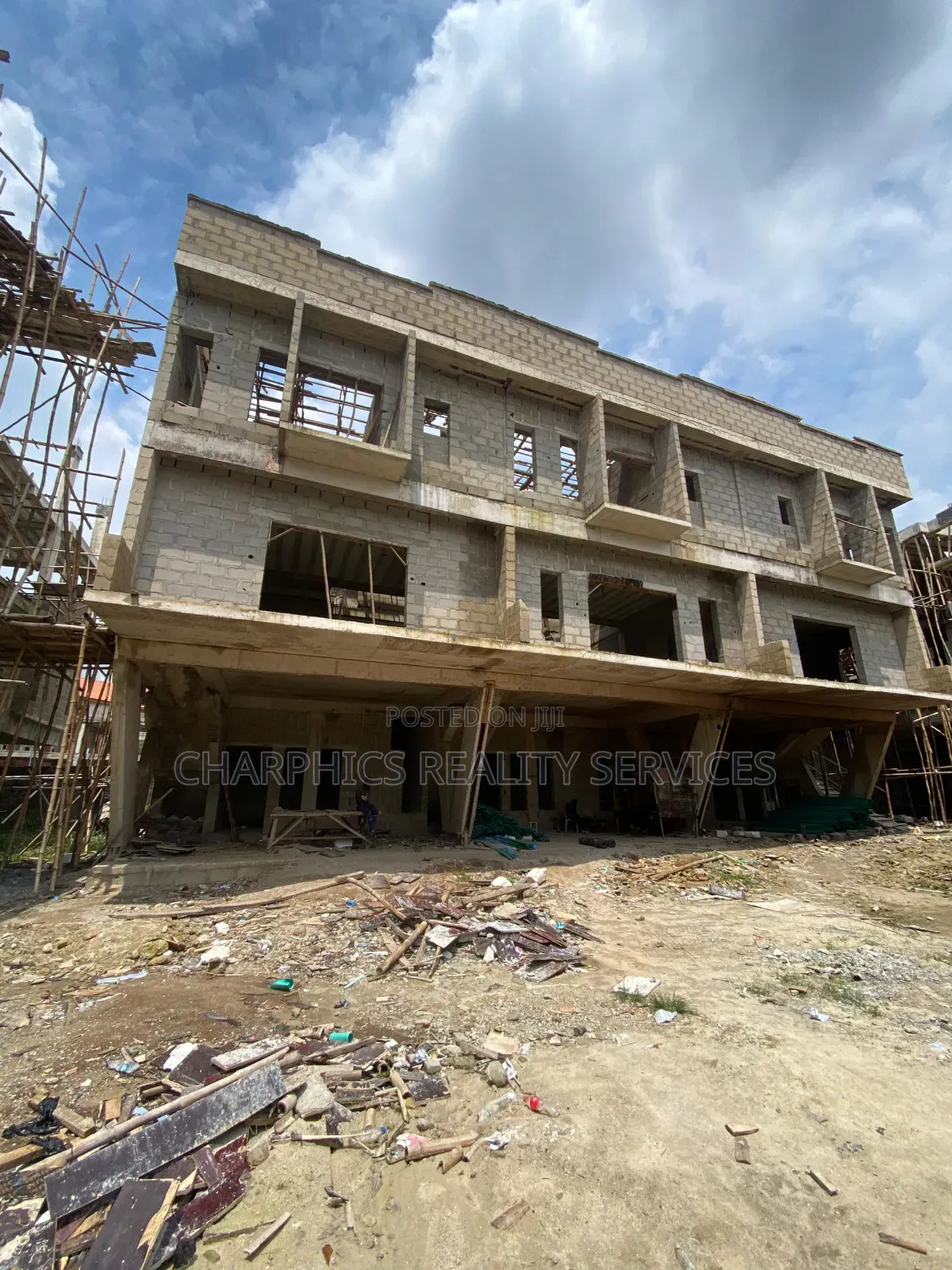 4bdrm Duplex in Yaba for sale