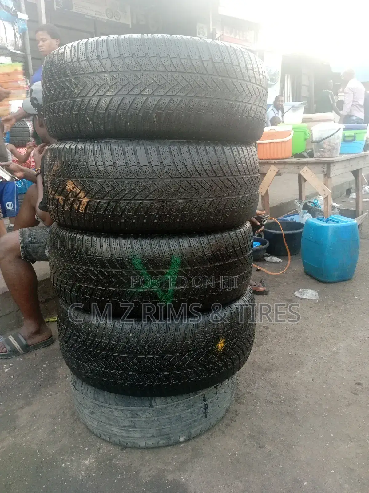 255/55r19 Tokunbo Tire
