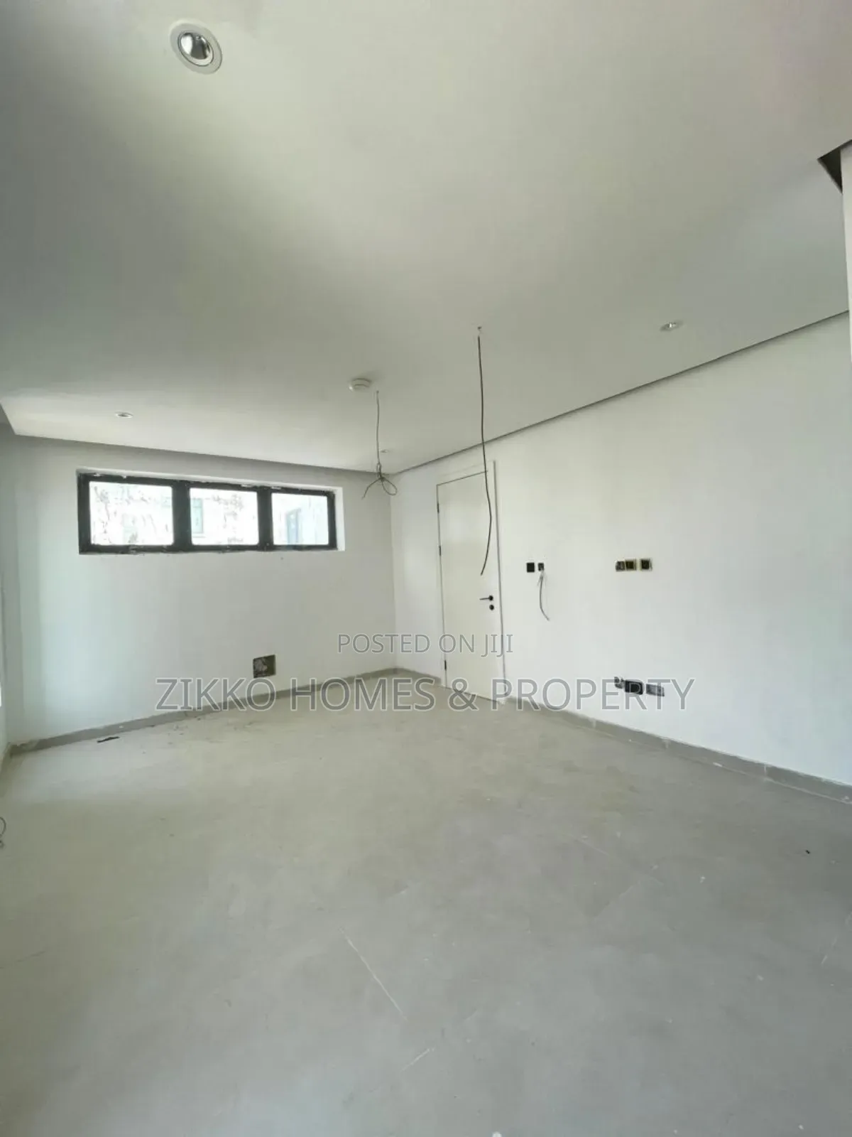 5bdrm Duplex in Orchid Road, Chevron for sale