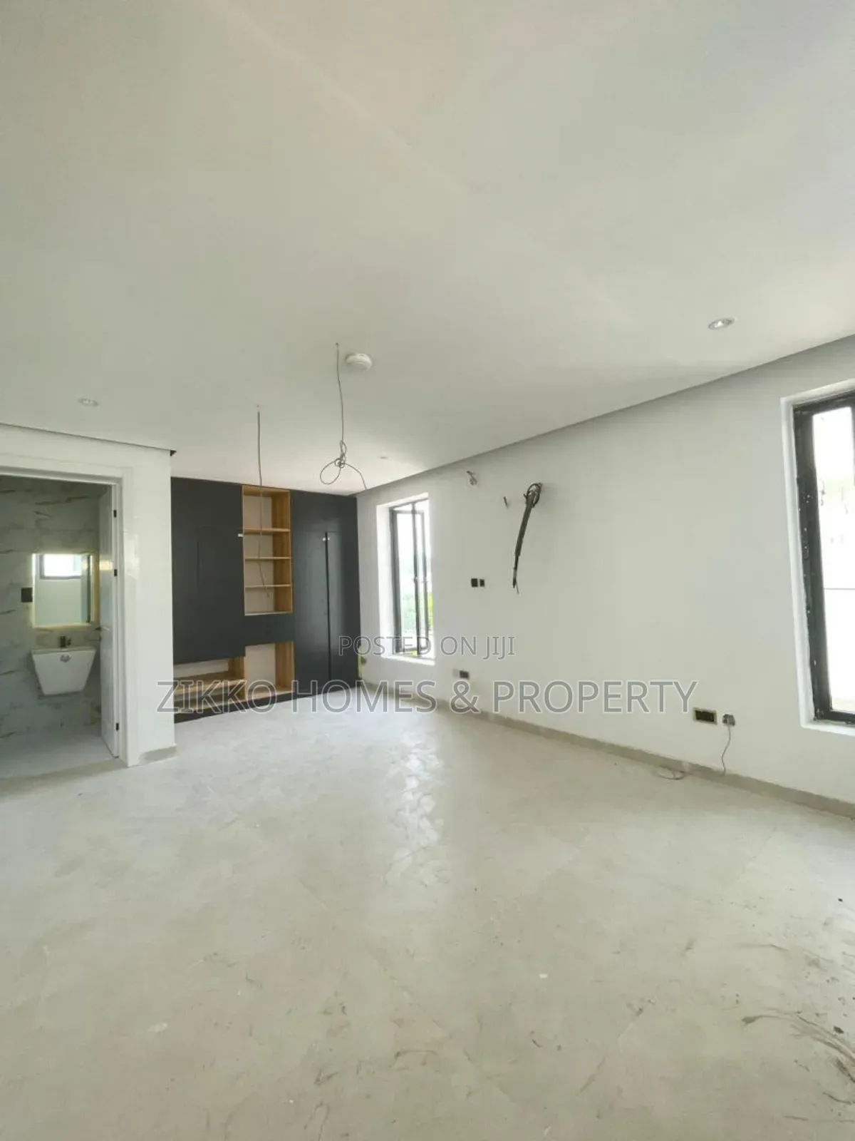 5bdrm Duplex in Orchid Road, Chevron for sale