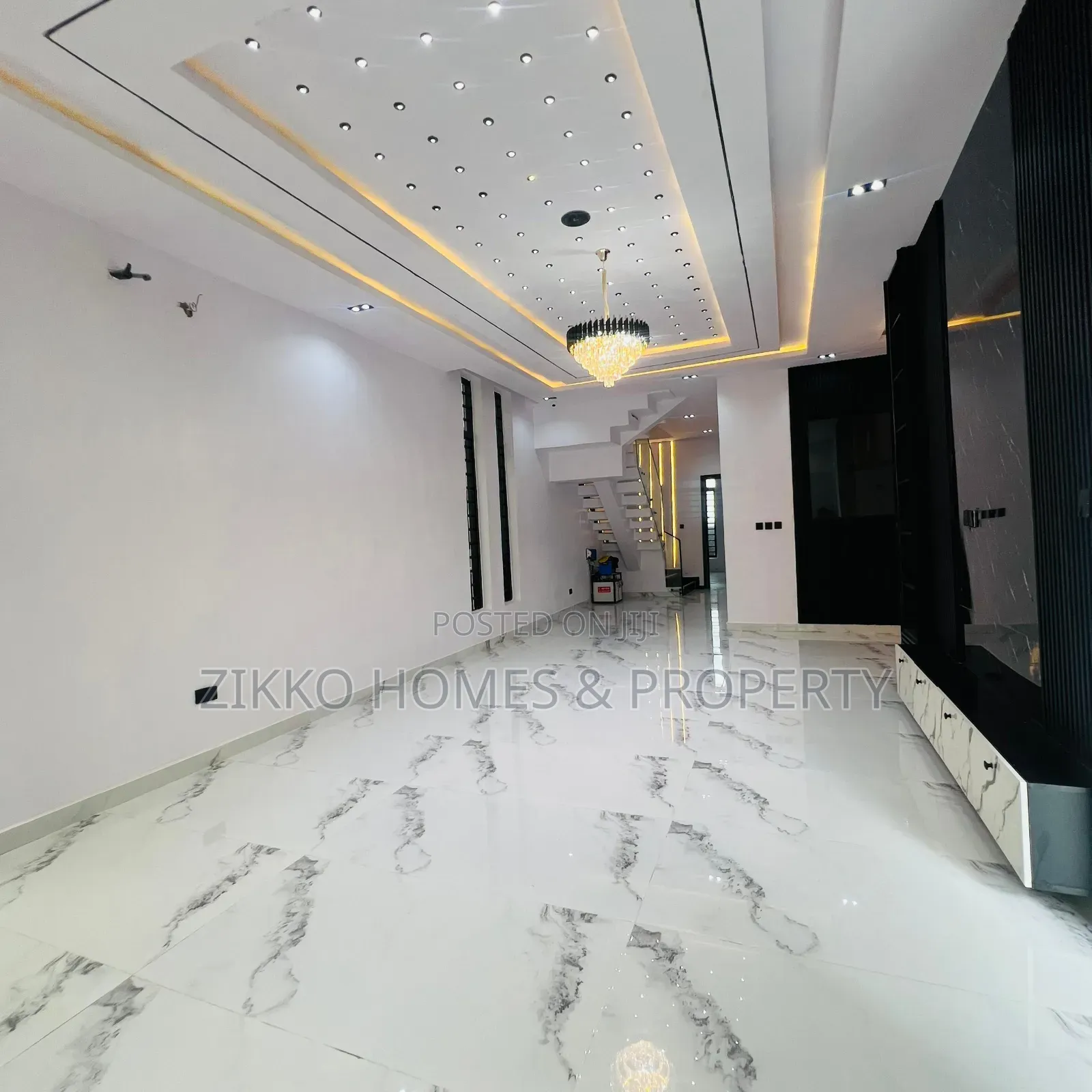 5bdrm Duplex in Ikota for sale