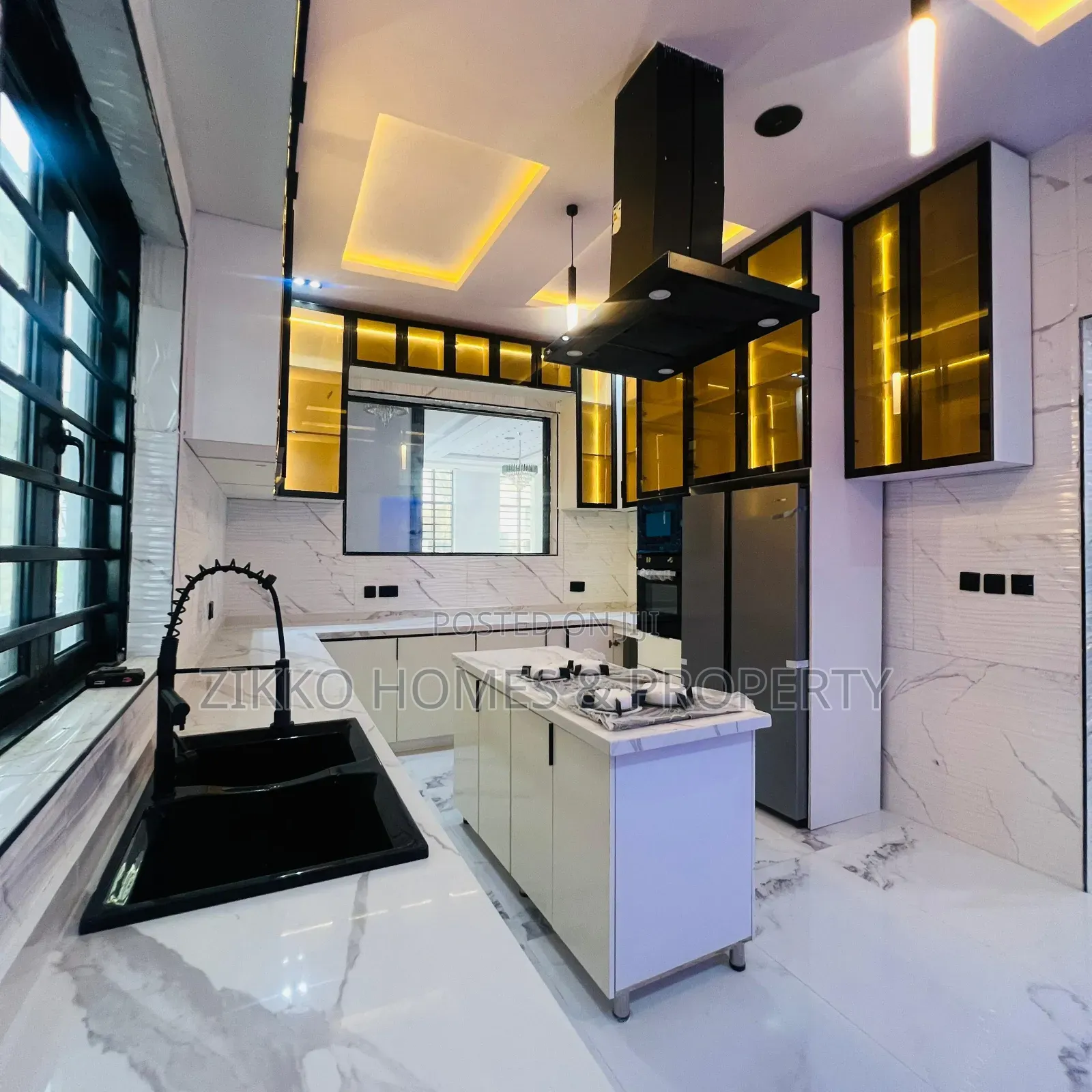 5bdrm Duplex in Ikota for sale