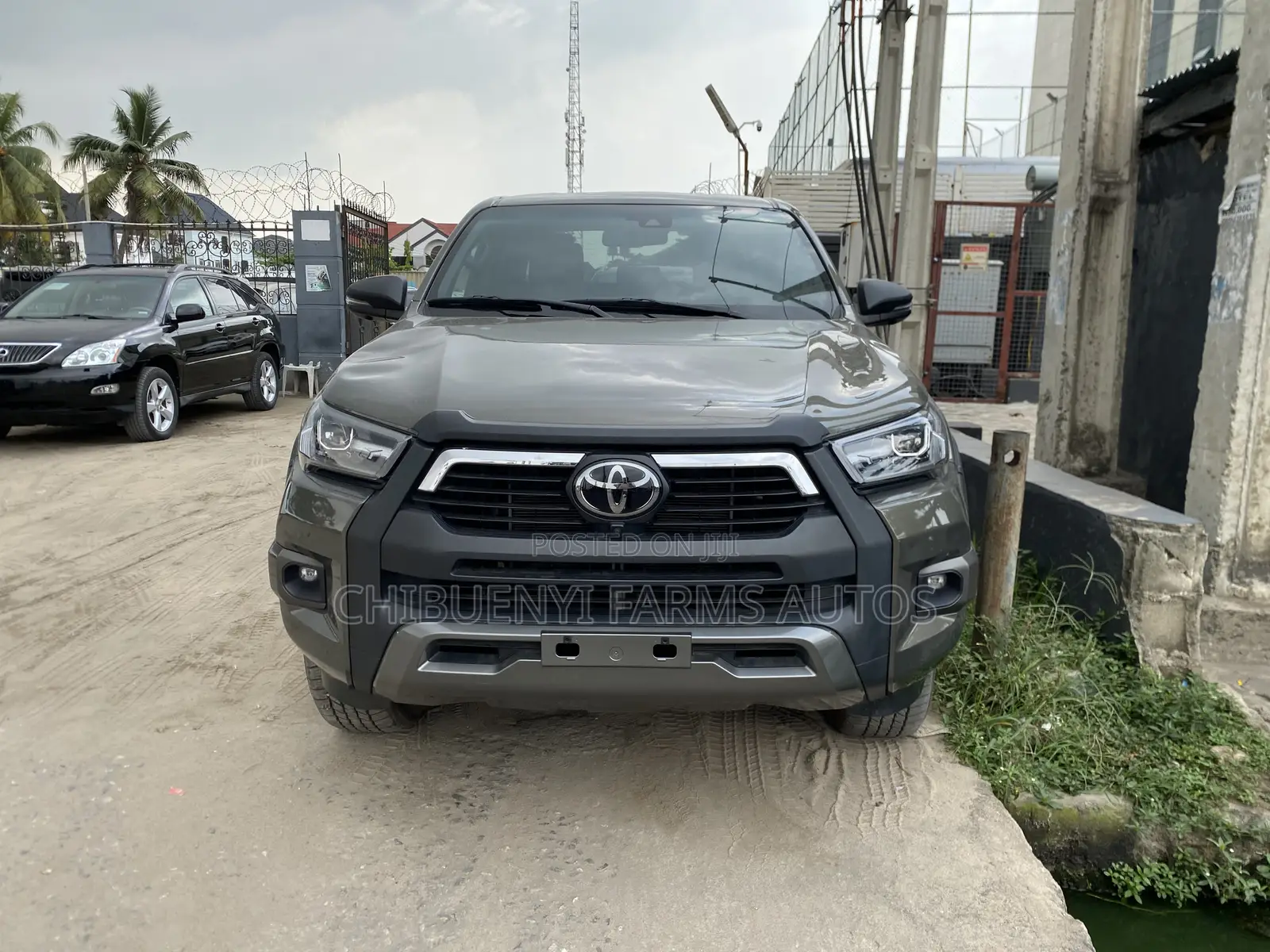 Toyota Hilux 2023 Gray