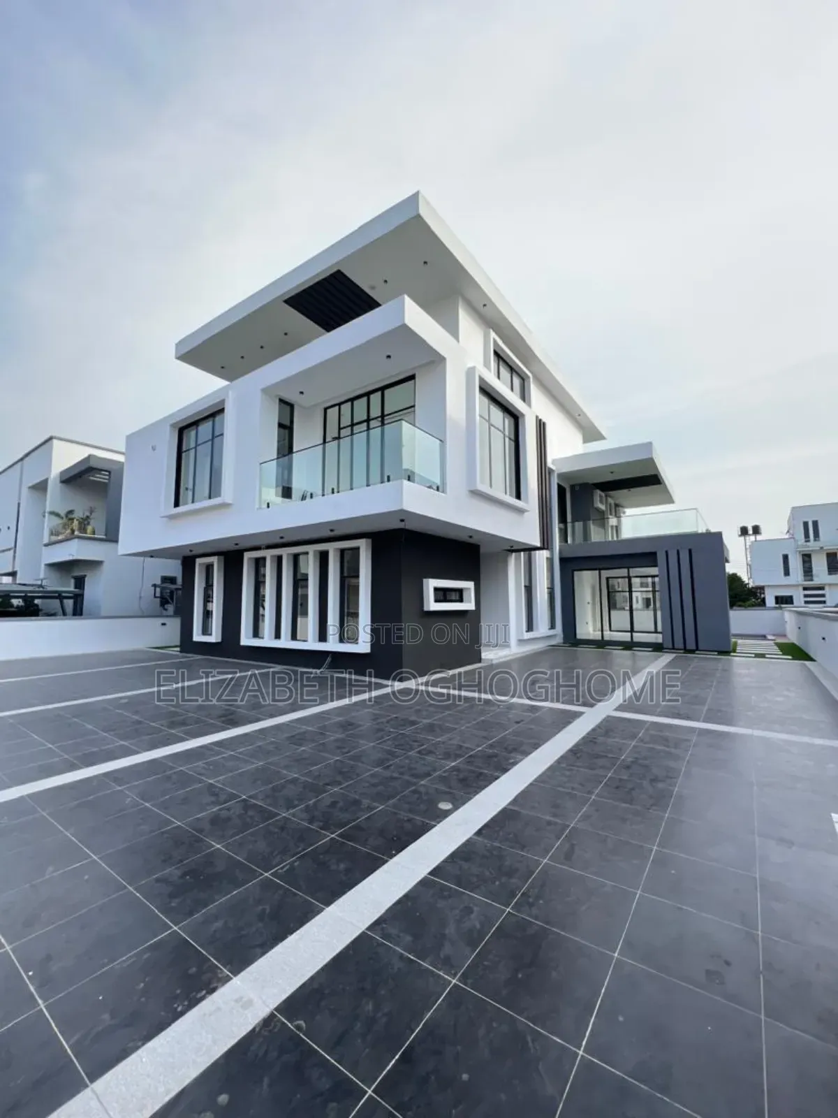 5bdrm Duplex in Lekki for sale