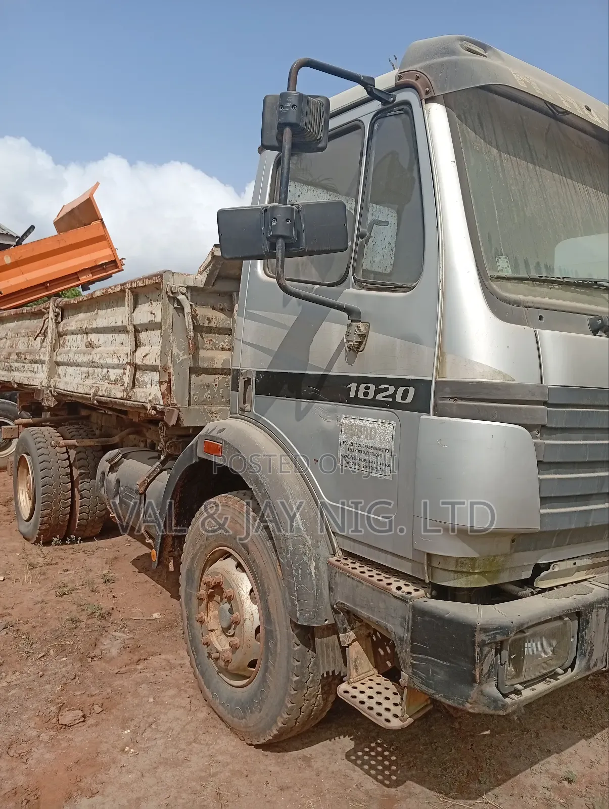 Mercedes-Benz 6 Tyres Tipper Truck (1820) 1998 Grey