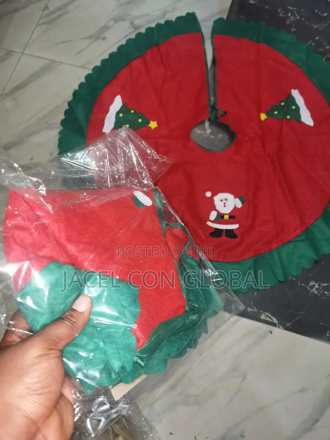 Christmas Tree Skirt (Red and Green Design)