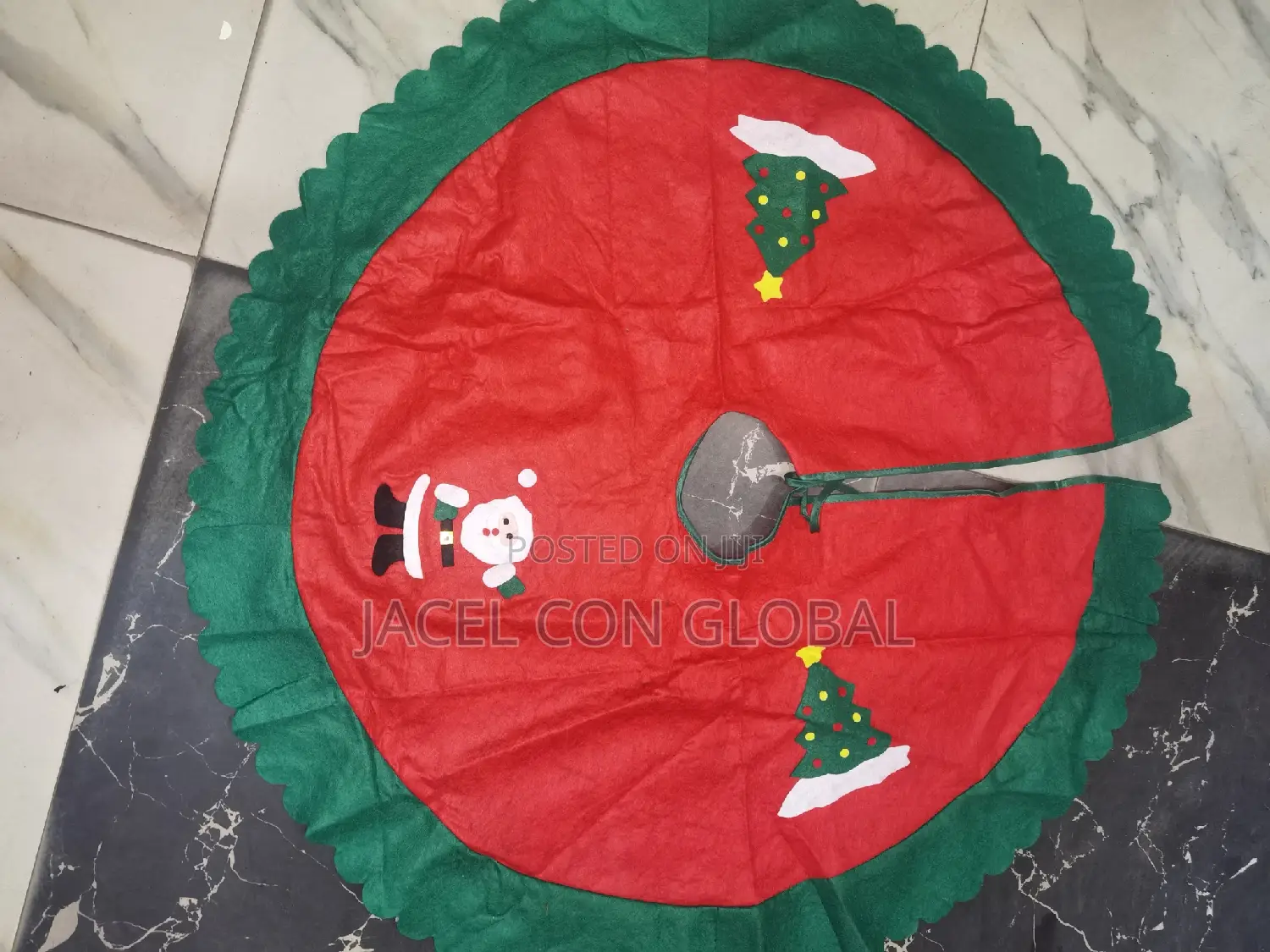 Christmas Tree Skirt (Red and Green Design)