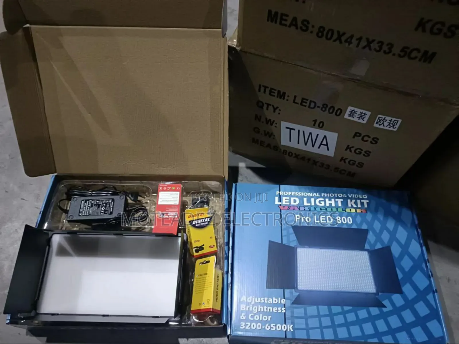 Pro Led 800 Photo and Video Led Light Kit With Tripod Stand