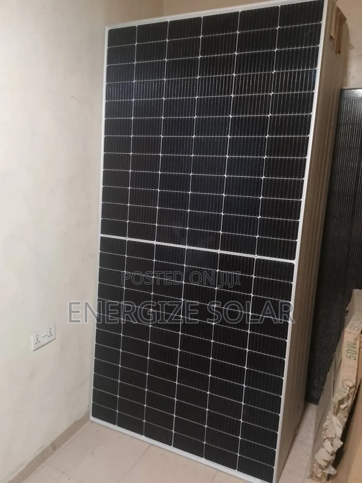 555w Jinko Solar Panel (144 Cells)