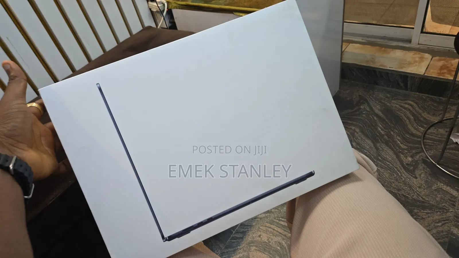New Laptop Apple MacBook Air 2024 M3 15-inch 16GB Apple M3 SSD 256GB