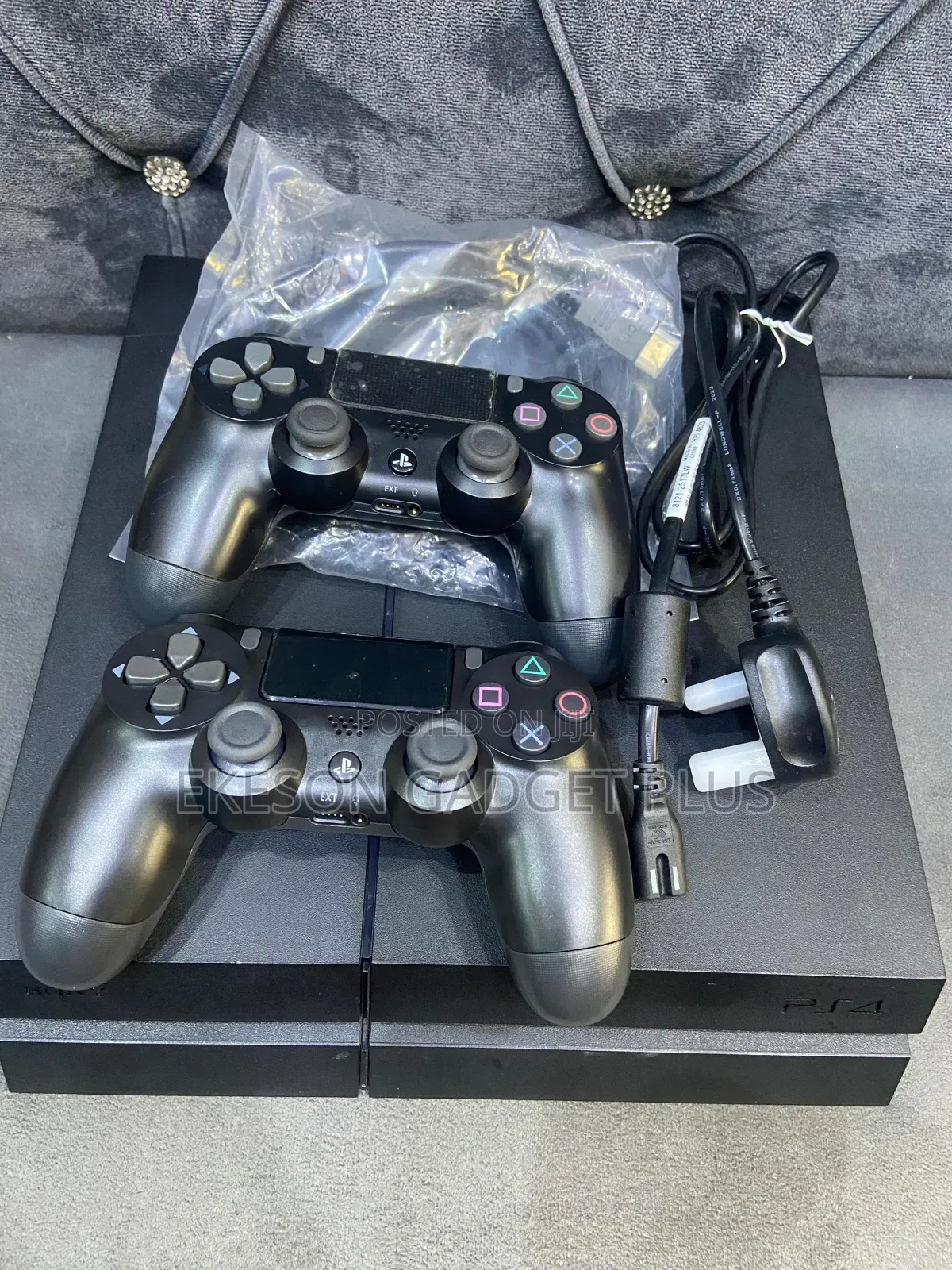Neatly Uk Used Ps4 Fat With Controllers and Games