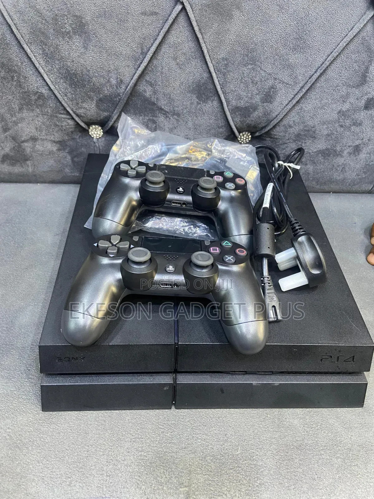 Neatly Uk Used Ps4 Fat With Controllers and Games