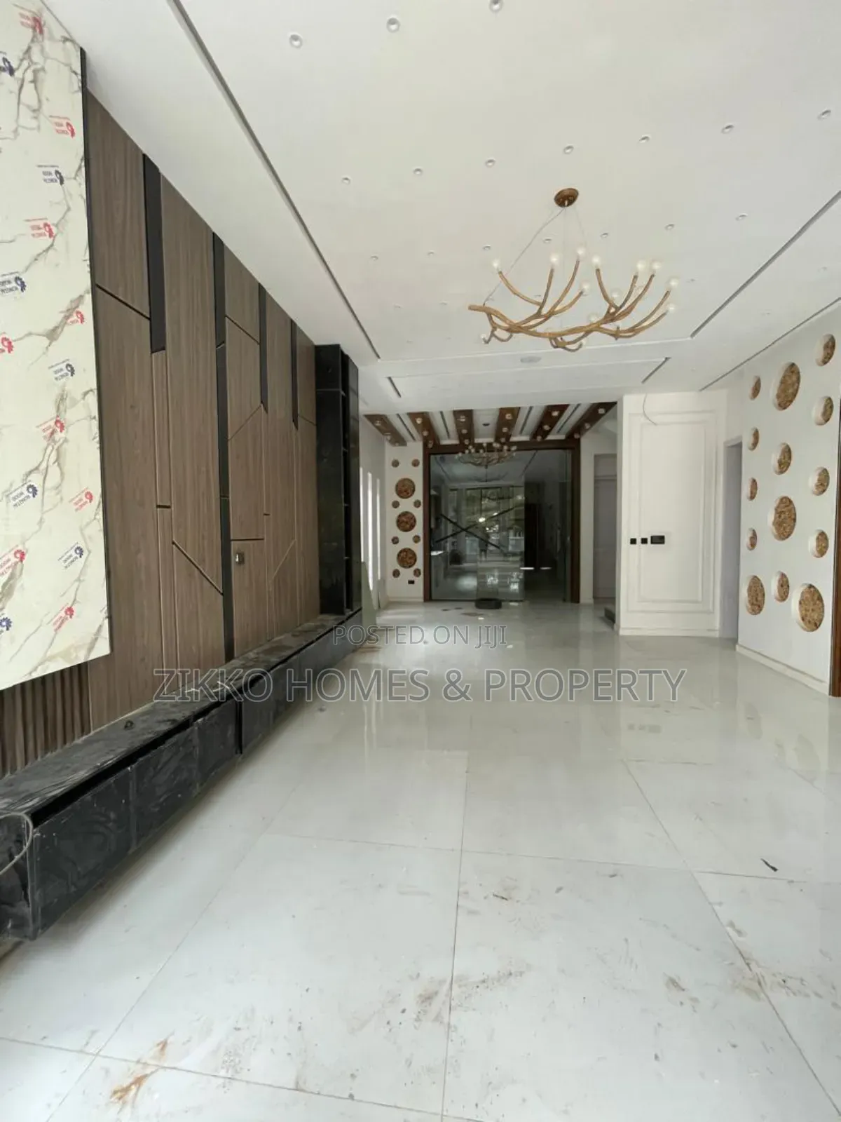 5bdrm Duplex in Ikota for sale