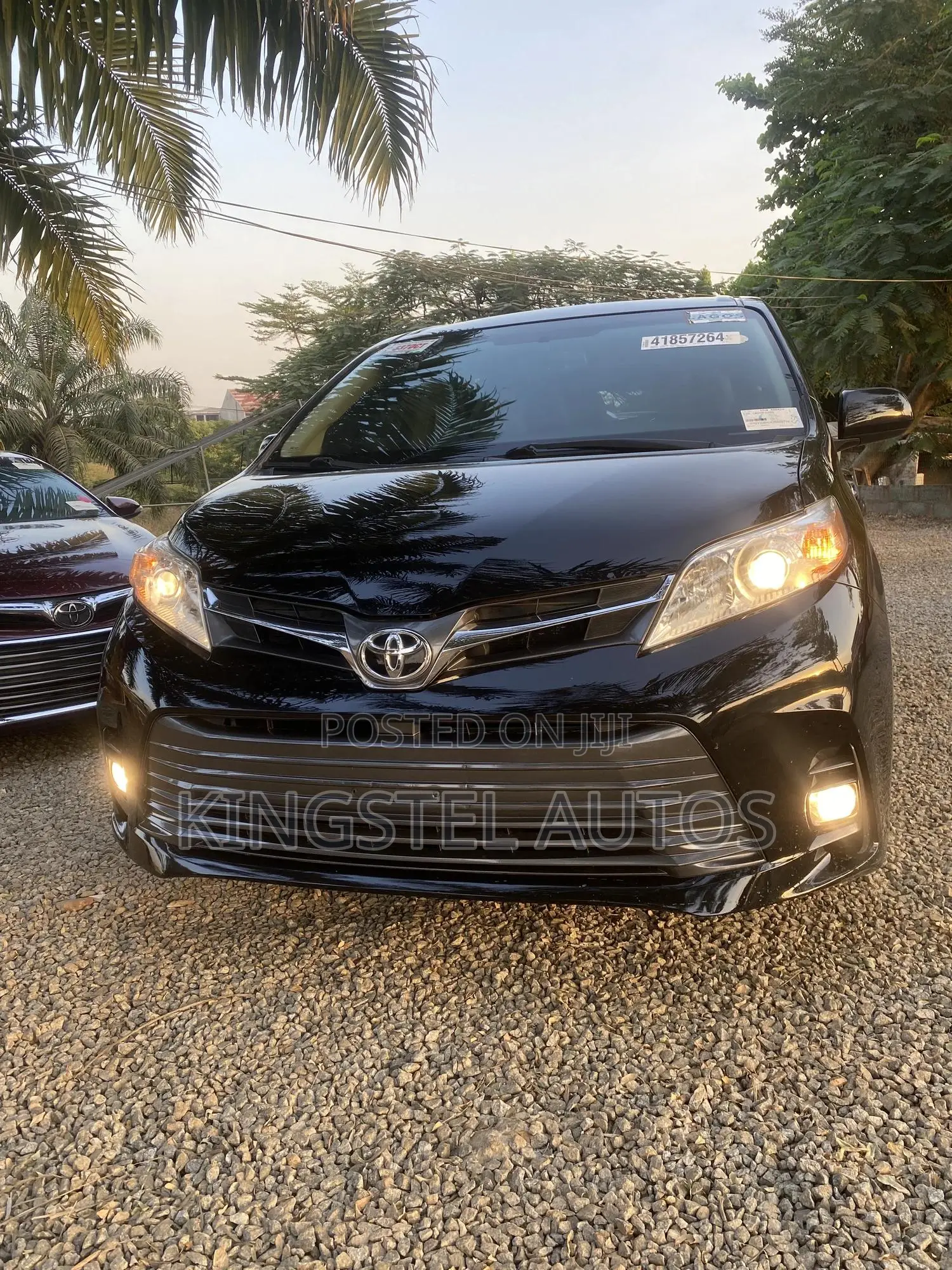 Toyota Sienna XLE (3.5L 6cyl 8A) 2018 Black