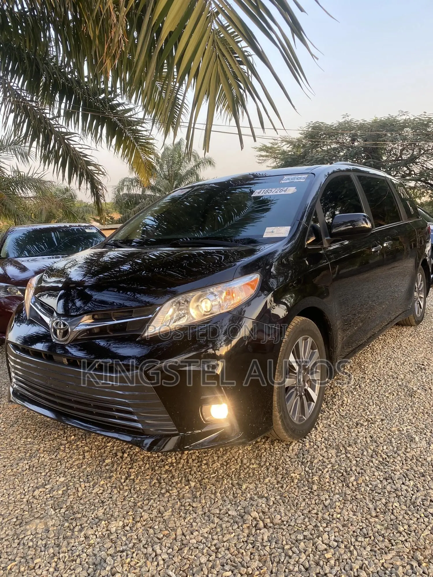 Toyota Sienna XLE (3.5L 6cyl 8A) 2018 Black