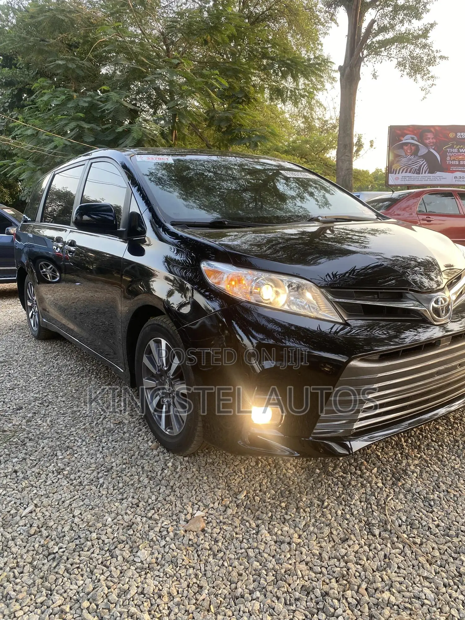 Toyota Sienna XLE (3.5L 6cyl 8A) 2018 Black