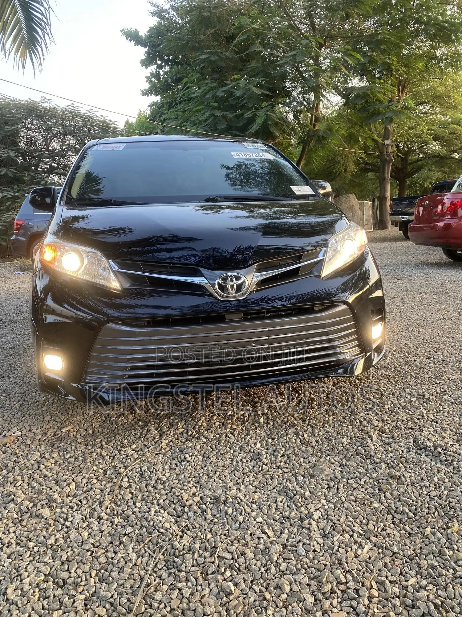 Toyota Sienna XLE (3.5L 6cyl 8A) 2018 Black