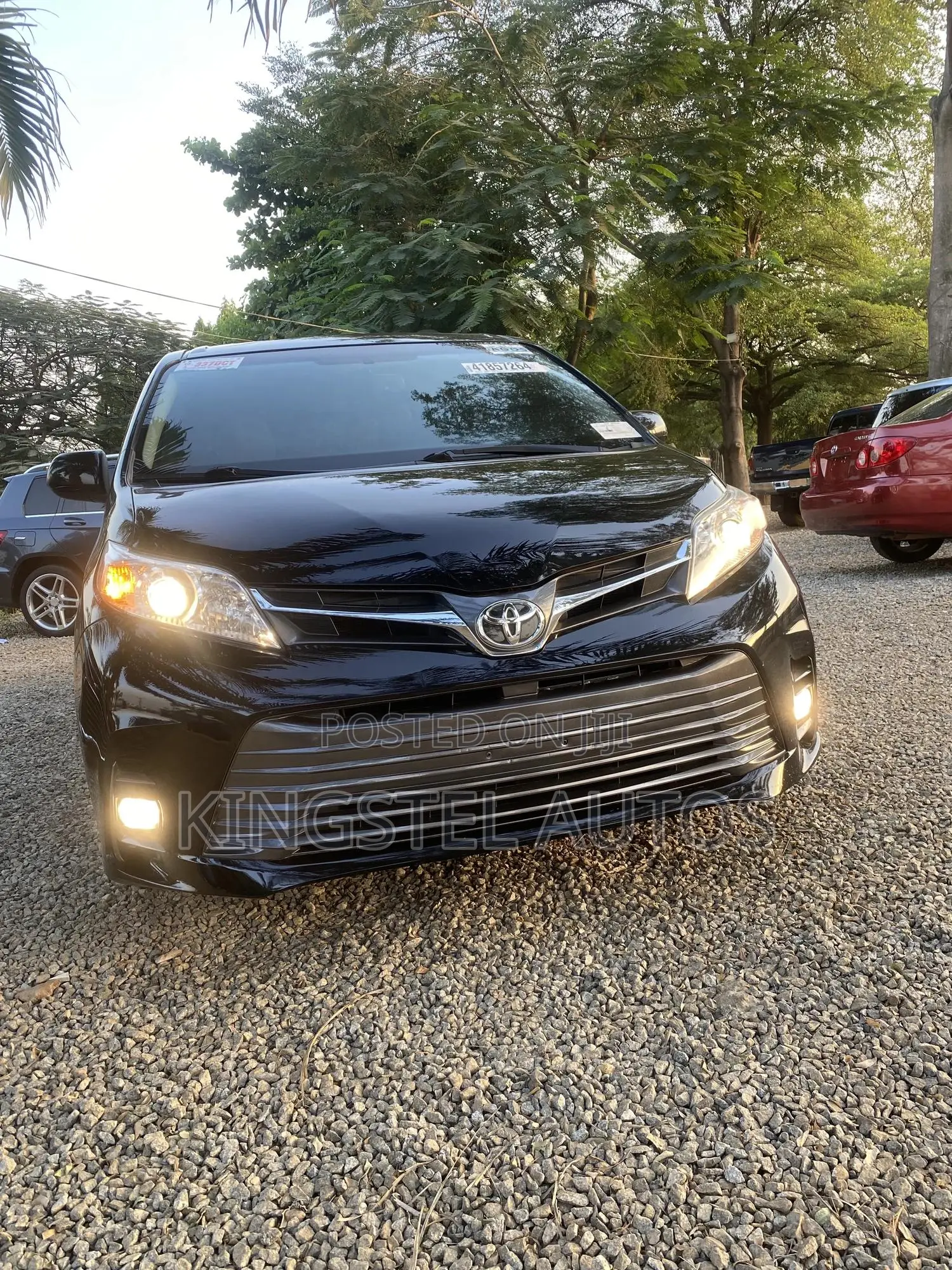 Toyota Sienna XLE (3.5L 6cyl 8A) 2018 Black