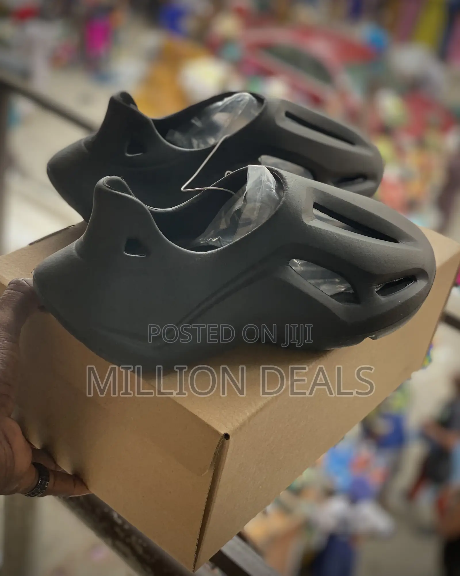 Luxury Men’S Unique Foam Runner Black