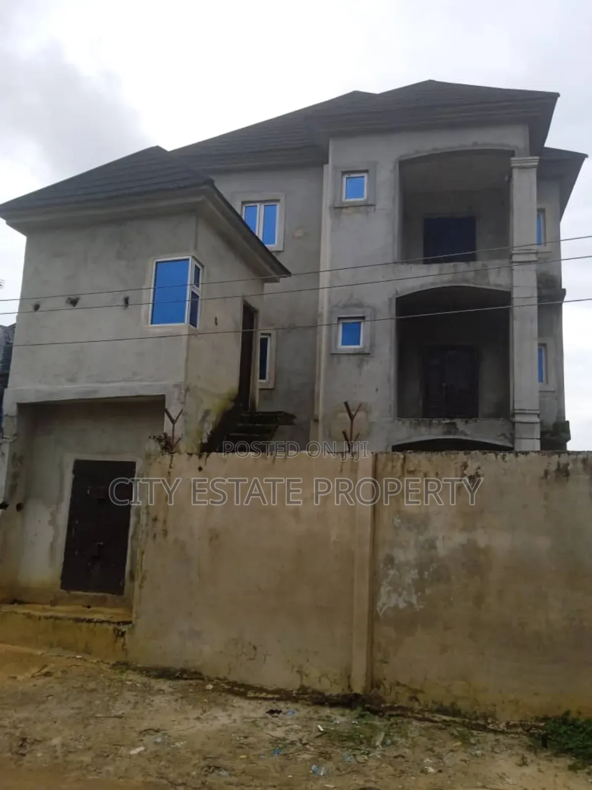 6bdrm Block of Flats in Royal Estate, Port-Harcourt for sale