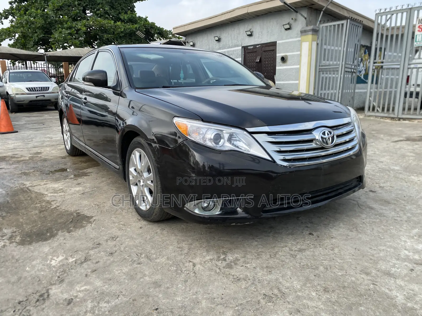 Toyota Avalon Base Seban FWD (3.5L 6cyl 6A) 2011 Brown