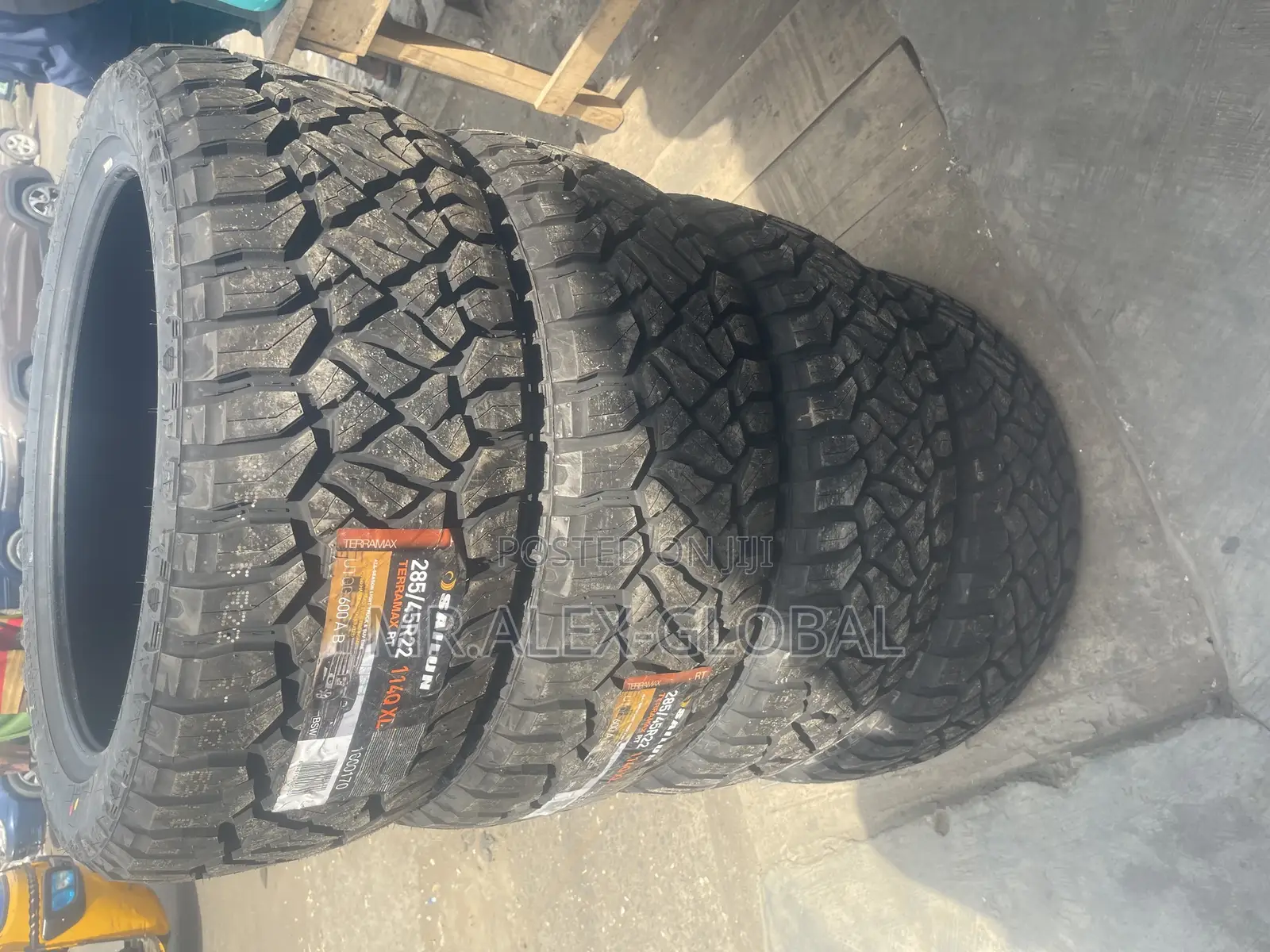 285/45/22 Off-Road Tire Original