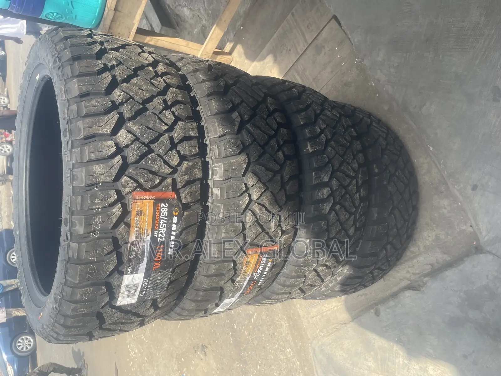 285/45/22 Off-Road Tire Original